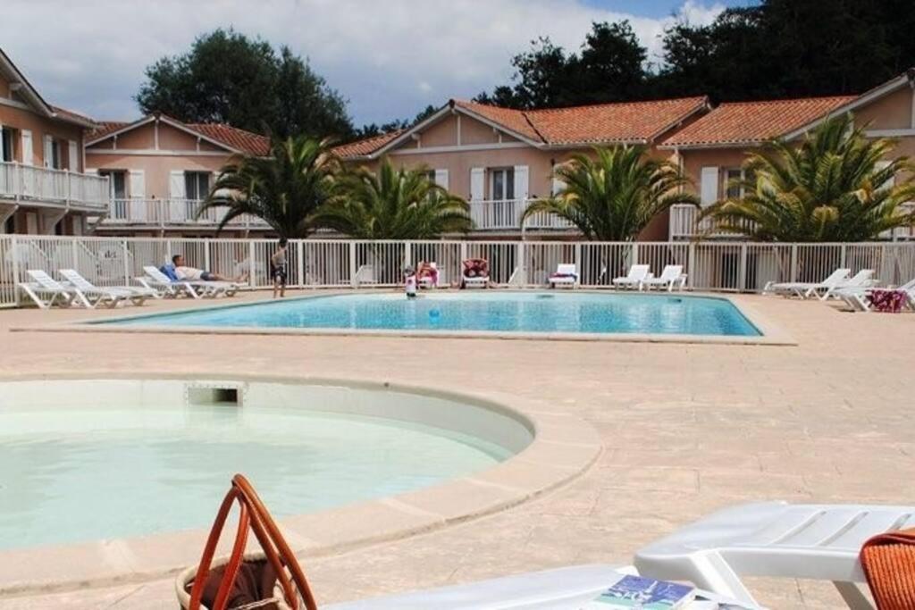 T3 En Duplex Avec Grande Piscine Apartamento Anglet Exterior foto