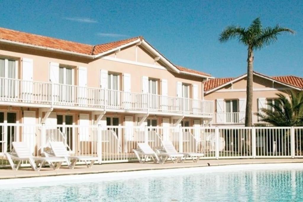 T3 En Duplex Avec Grande Piscine Apartamento Anglet Exterior foto